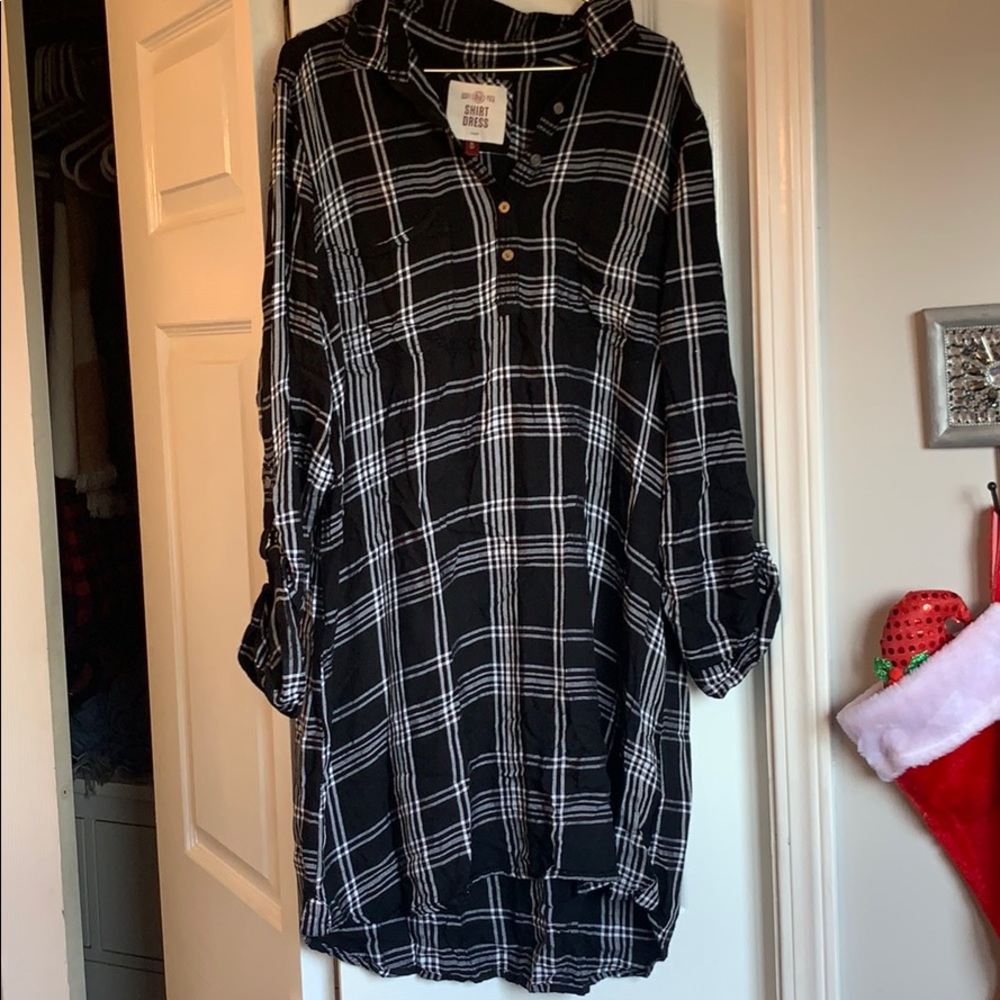 Very nice shirt dress, great for fall!!